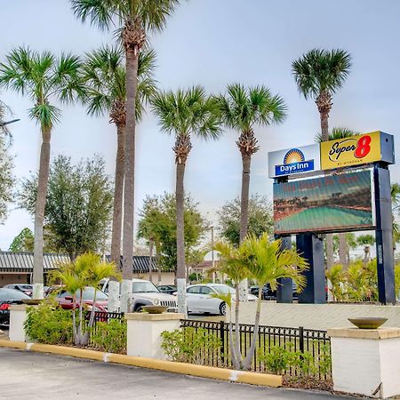 Super 8 By Wyndham St. Petersburg Hotel Bagian luar foto