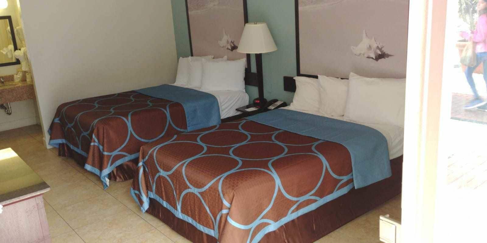 Super 8 By Wyndham St. Petersburg Hotel Bagian luar foto