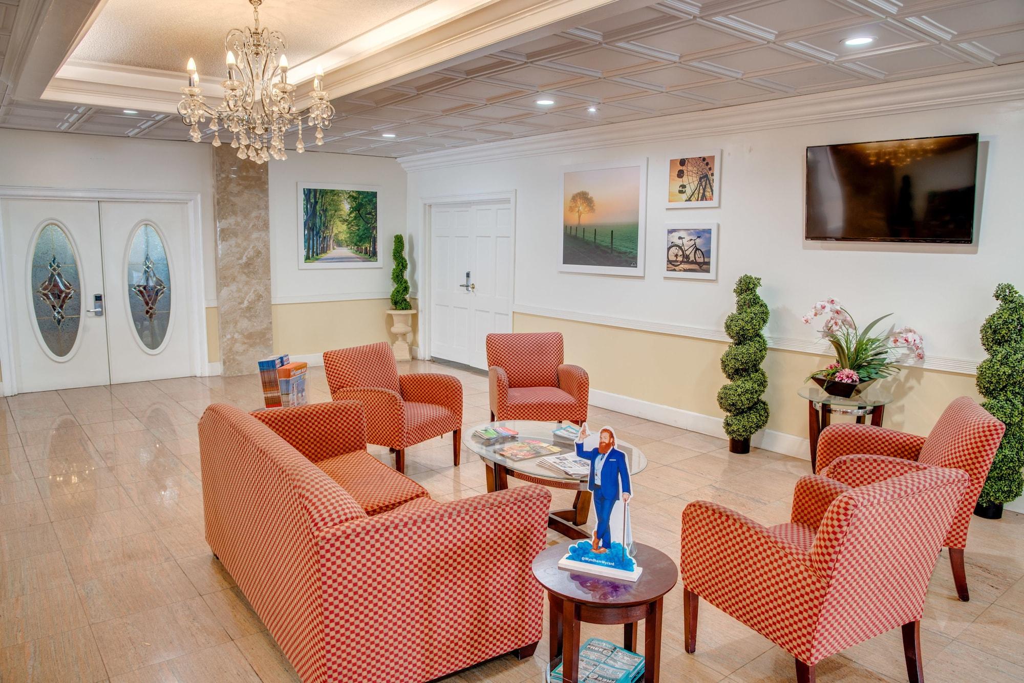 Super 8 By Wyndham St. Petersburg Hotel Bagian luar foto