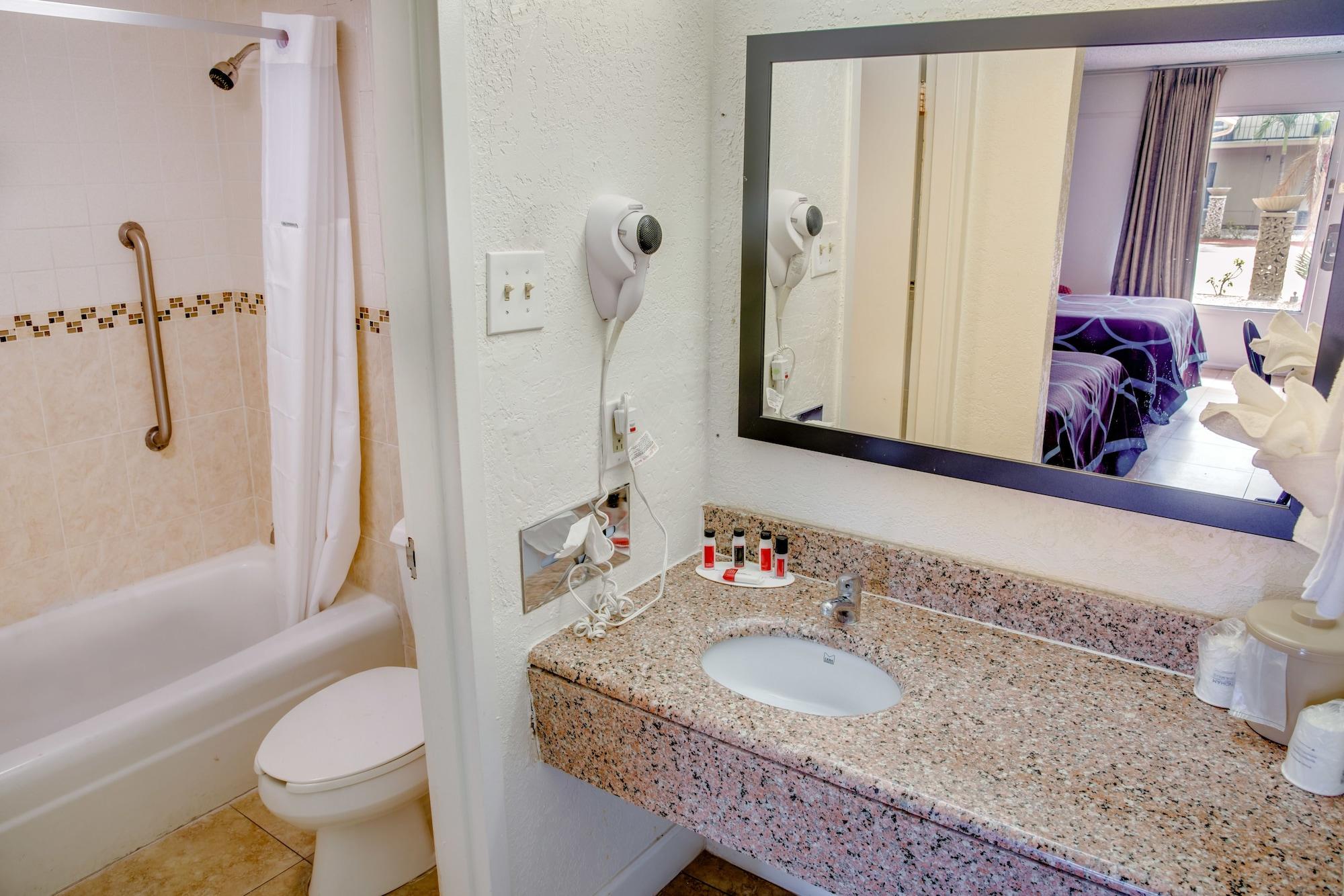 Super 8 By Wyndham St. Petersburg Hotel Bagian luar foto