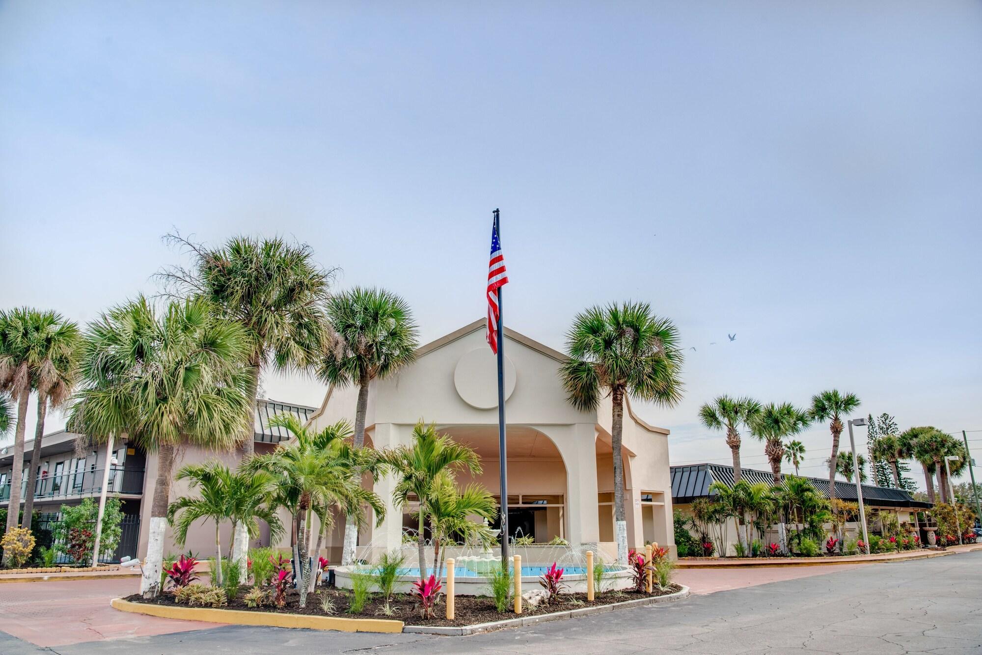 Super 8 By Wyndham St. Petersburg Hotel Bagian luar foto