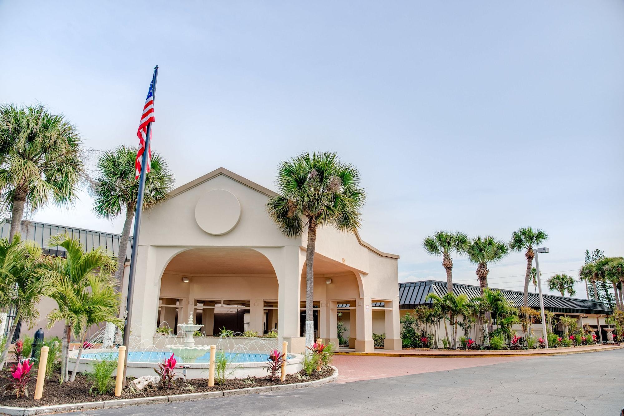 Super 8 By Wyndham St. Petersburg Hotel Bagian luar foto